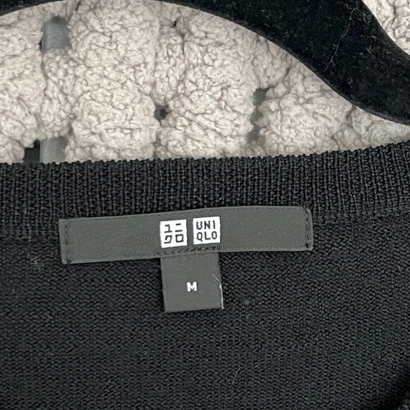 Uniqlo Black Crewneck 100% Wool Sweater Size Medium - Picture 7 of 8